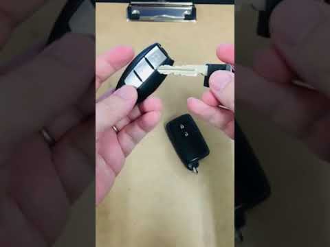 【緊急回避】車の鍵で普及しているスマートキーからエマージェンシーキーの出し方!【鍵屋】【車の鍵】 #shorts