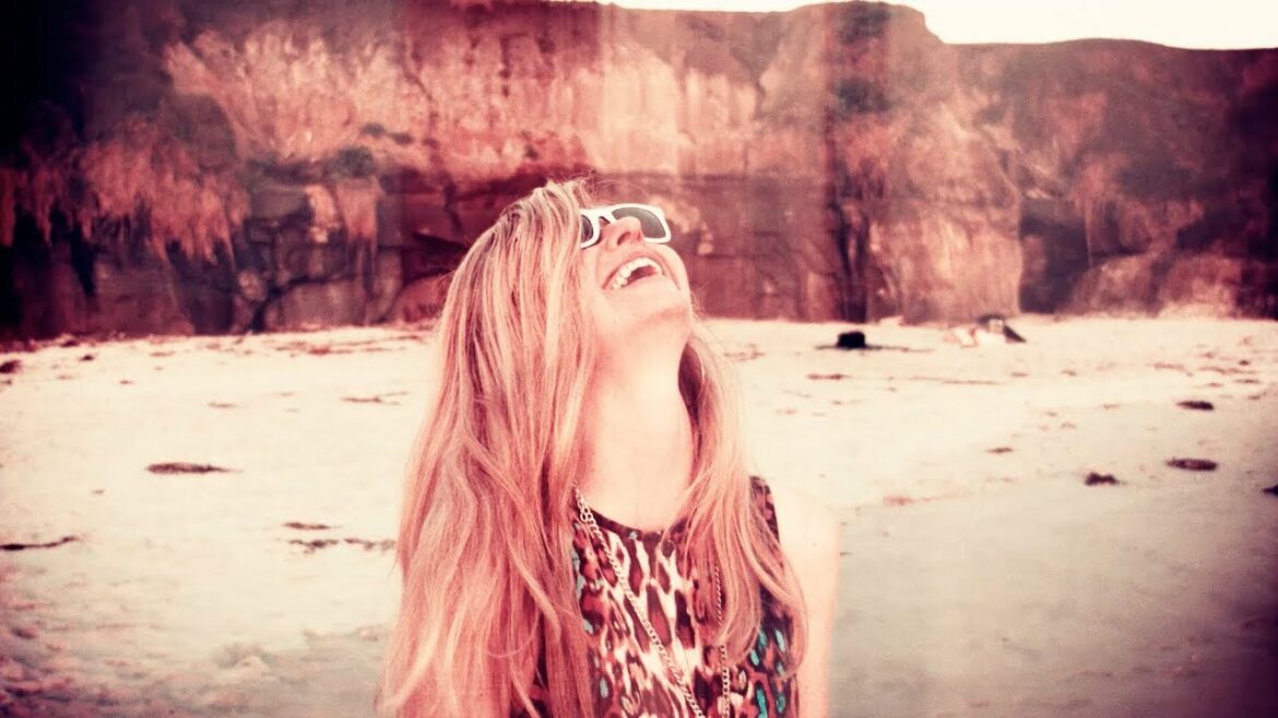 Still Corners – Black Lagoon (OFFICIAL VIDEO)