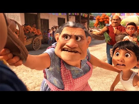 映画『リメンバー・ミー』ミゲルのおばあちゃんがサンダルでマリアッチを一撃!