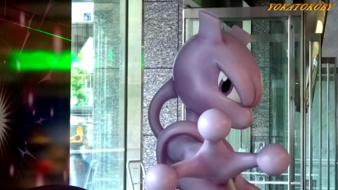 ミュウツー 等身大 Pokemon Mewtwo 映画「ミュウツーの逆襲 EVOLUTION」PR ミュウツー像 博多駅登場 @HAKATA STATION ポケモン ゲット! 2020年はココに決定