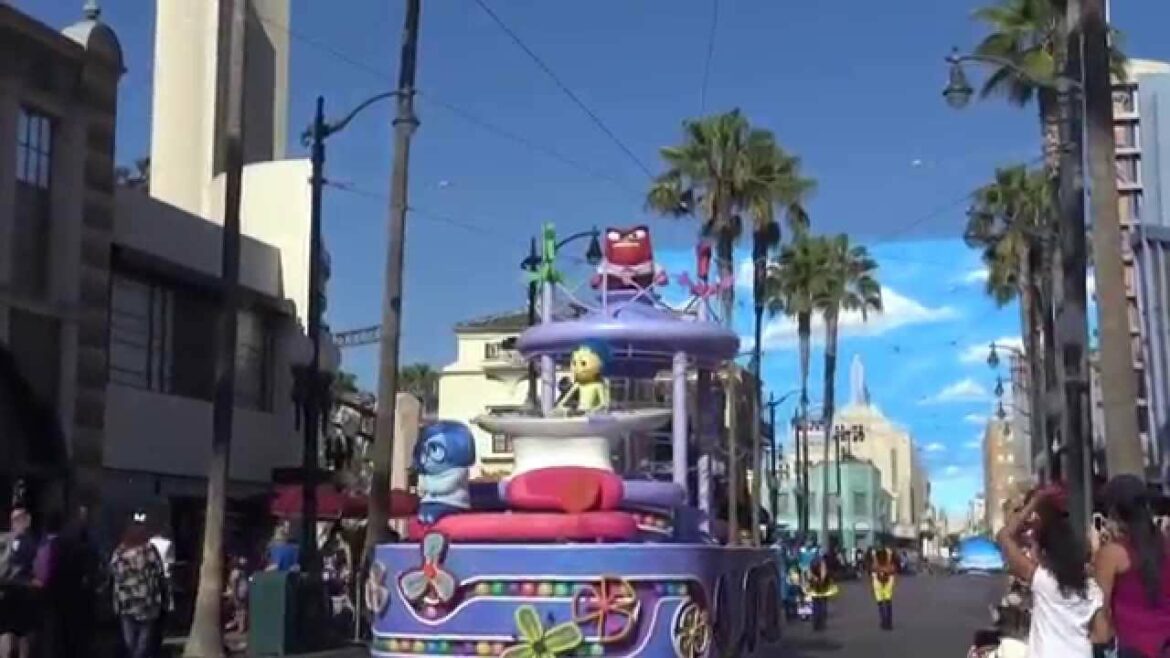 ºoº ディズニー ピクサー インサイド ヘッド パレード カリフォルニアアドベンチャー Inside Out Pre-Parade Disney California Adventure