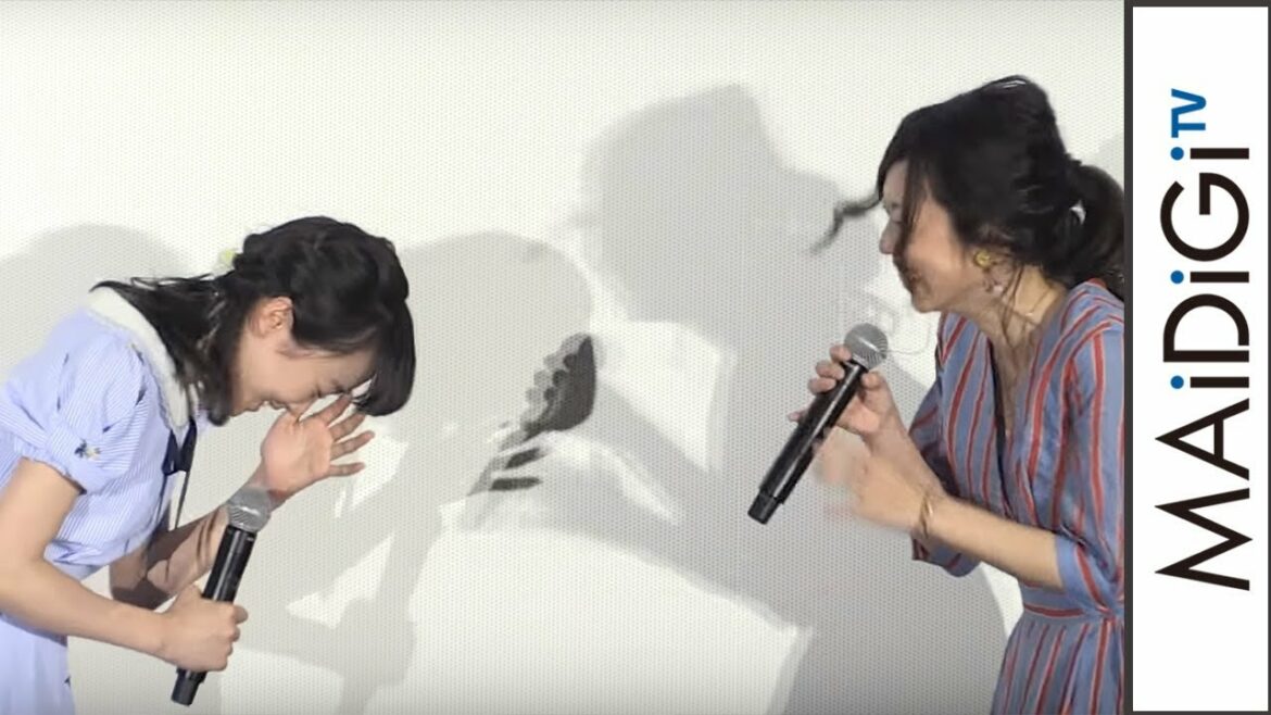 本田望結、恐縮しすぎ?監督、共演者とおじぎ連発 映画「リズと青い鳥」完成披露舞台あいさつ2