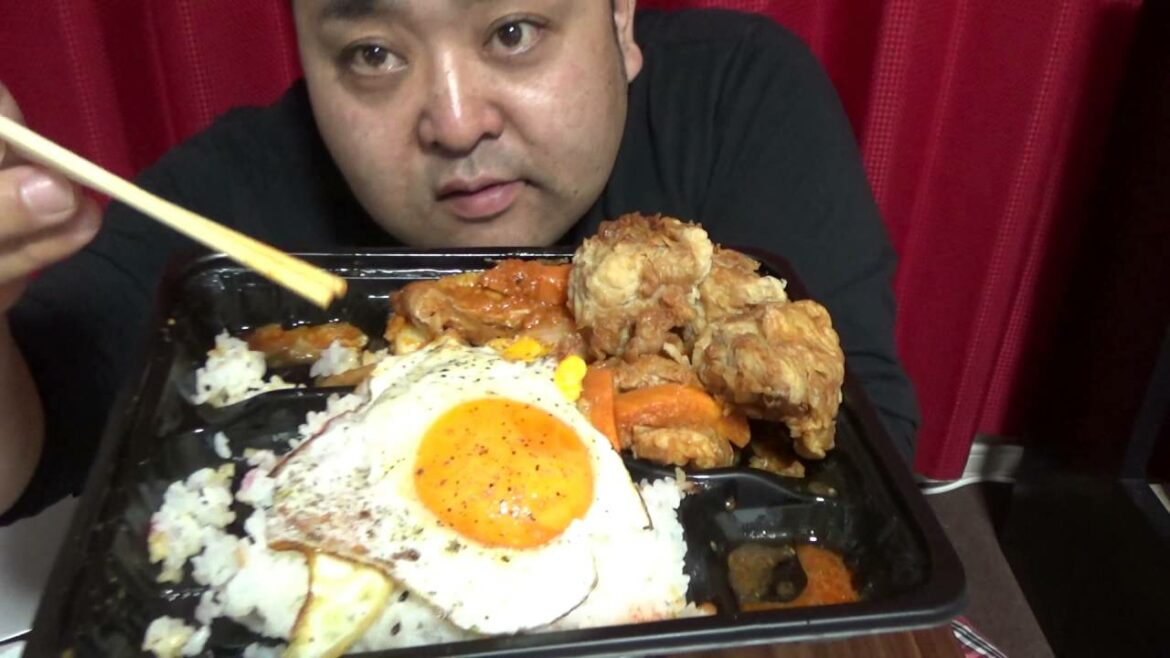 家【ホーナー弁当】目玉焼き からあげ ぐんまちゃんヌードル