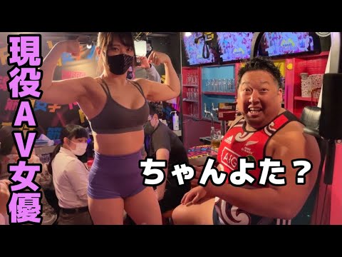 マッスルガールズバー行ったら異世界だった..