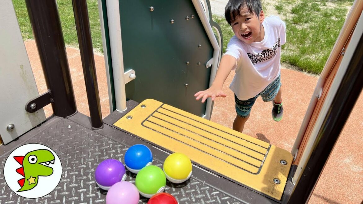 レオくんが公園でカラフルボールをさがすよ!なかにはアンパンマンたちがはいっていたよ! トイキッズ