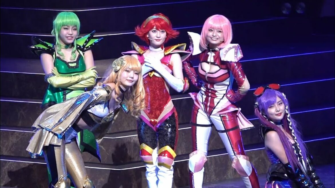 8人のハニーが再び集結! 舞台「キューティーハニー The Live~秋の文化祭~」公開ゲネプロ