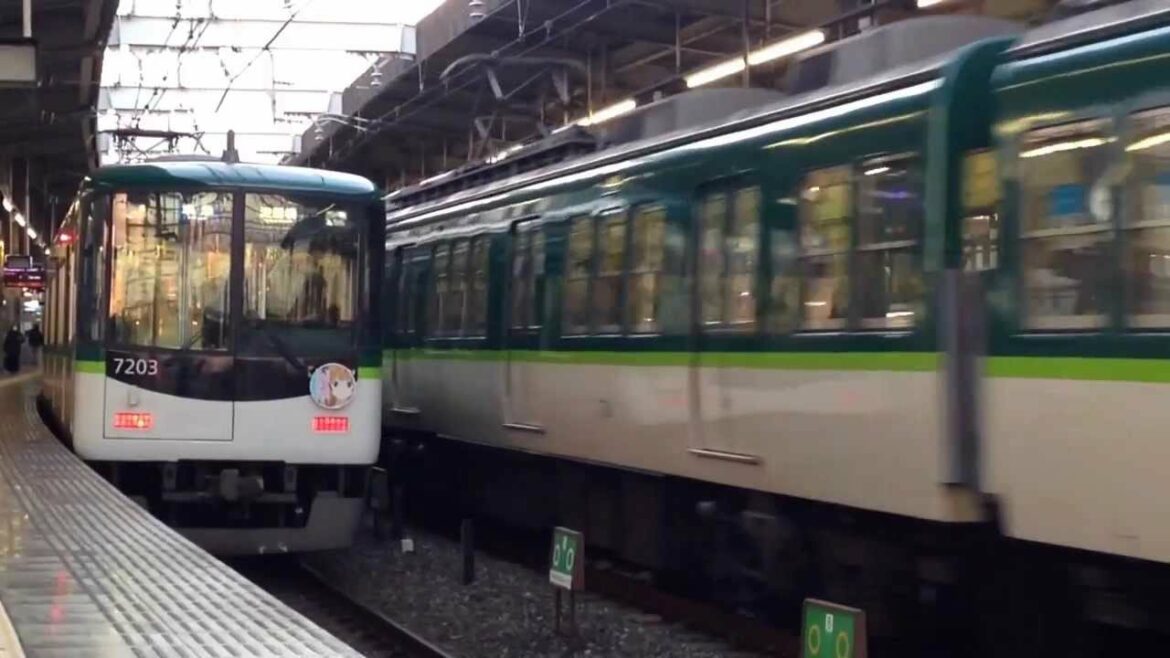 【京阪】いなり、こんこん、恋いろは。HM掲出編成同士の並び(7203F&2634F)