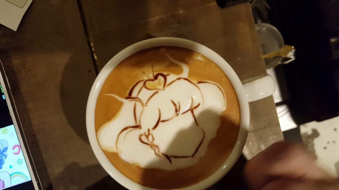 #本日の暇カプチーノ、『魔法の天使クリィミーマミ』。 ラテアート