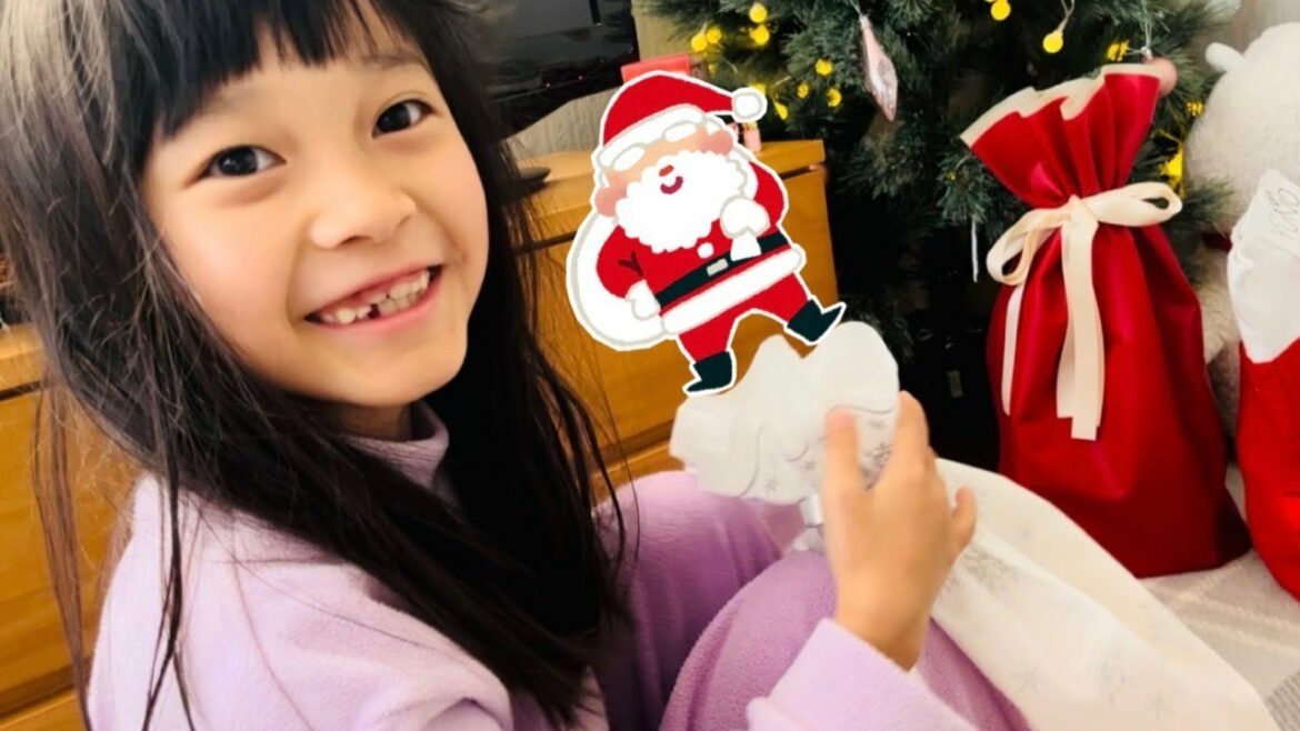 クリスマスの朝・・・🎄 ゆのちゃんつむちゃんのおうちにサンタがやってきた❤️ サンタさんからのクリスマスプレゼントは何かな? チキップダンサーズ Adoさん 7歳 13歳