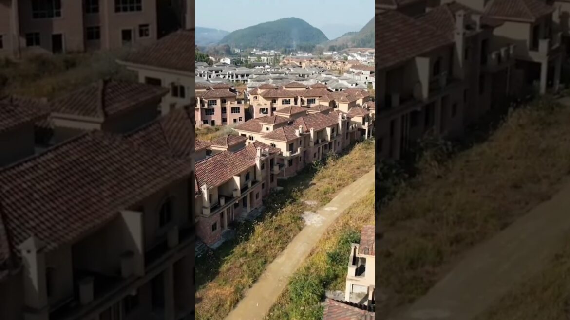 A cluster of abandoned buildings on the edge of town! #viralshort #viralvideo #ytshorts #subscribe