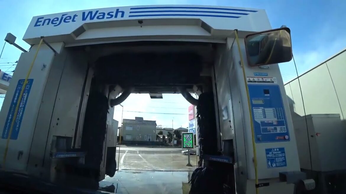 洗車機で洗車。車載動画。ガソリンスタンド。 Car Wash Machine Gas station, Car Wash tunnel Machine,