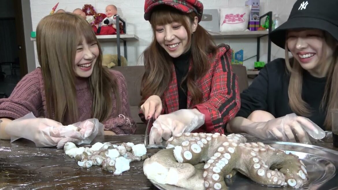巨大タコVSかすみんの戦い🐙