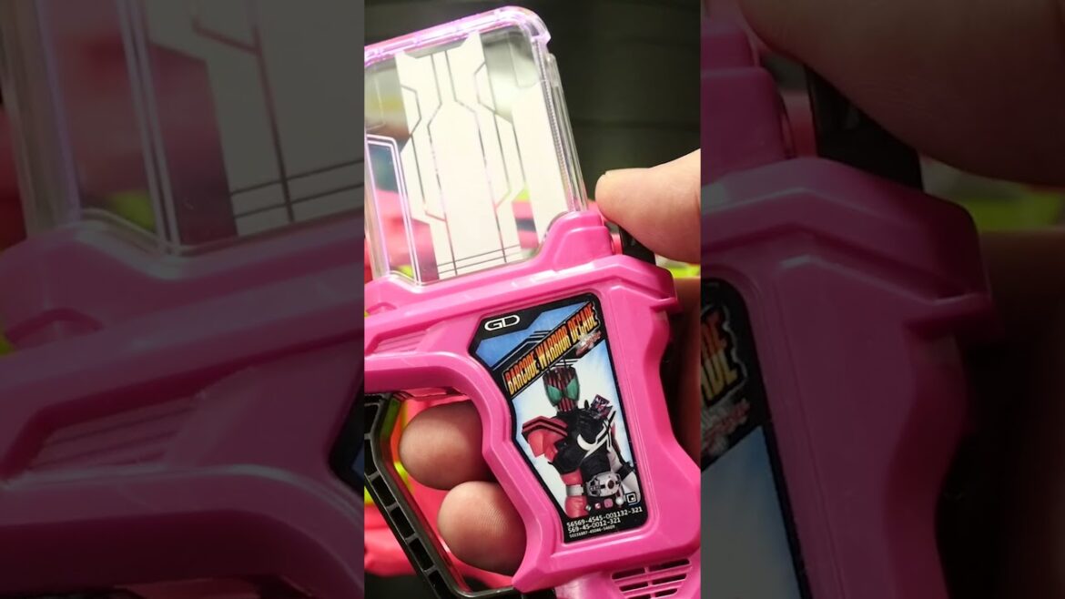 通りすがりの 仮面ライダーディケイドだ!