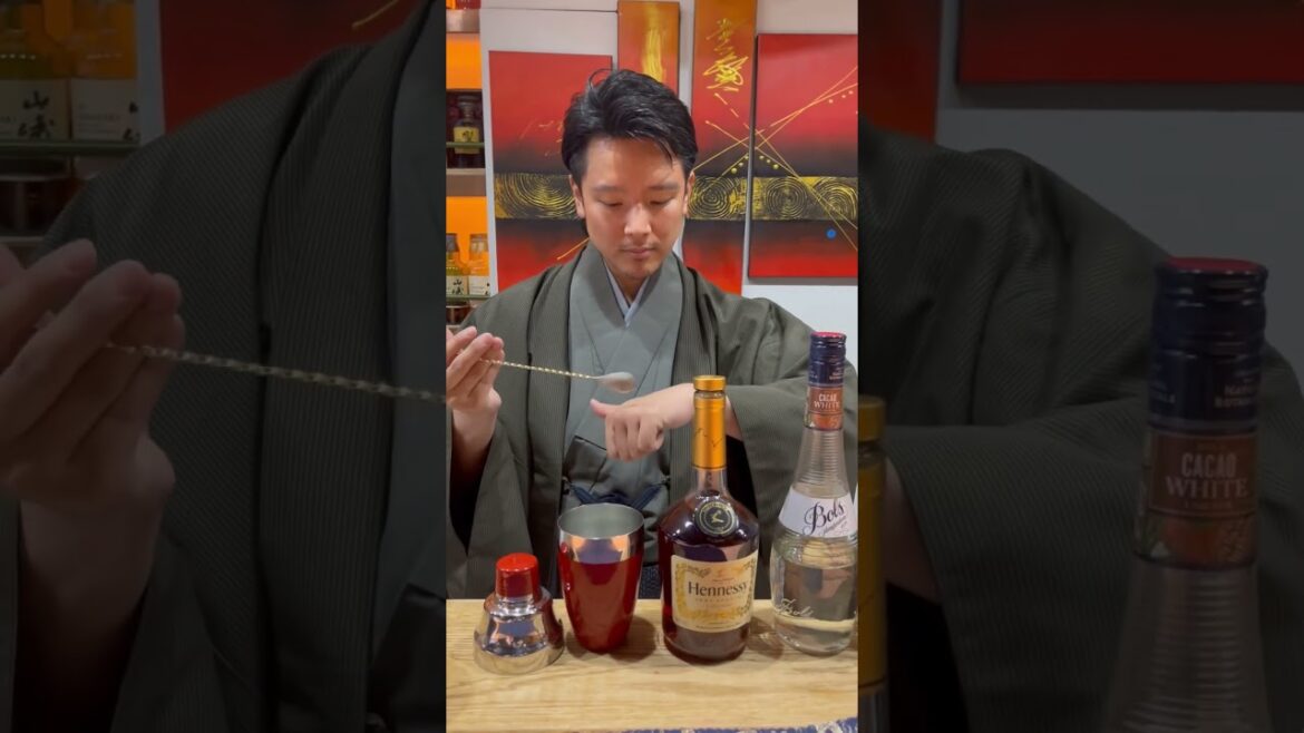 カクテル日本チャンピオンが作る【ブランデーと抹茶のカクテル】 #カクテル #バーテンダー #ASMR カクテル日本チャンピオンが作る【ブランデーと抹茶のカクテル】 #カクテル #バーテンダー #ASMR