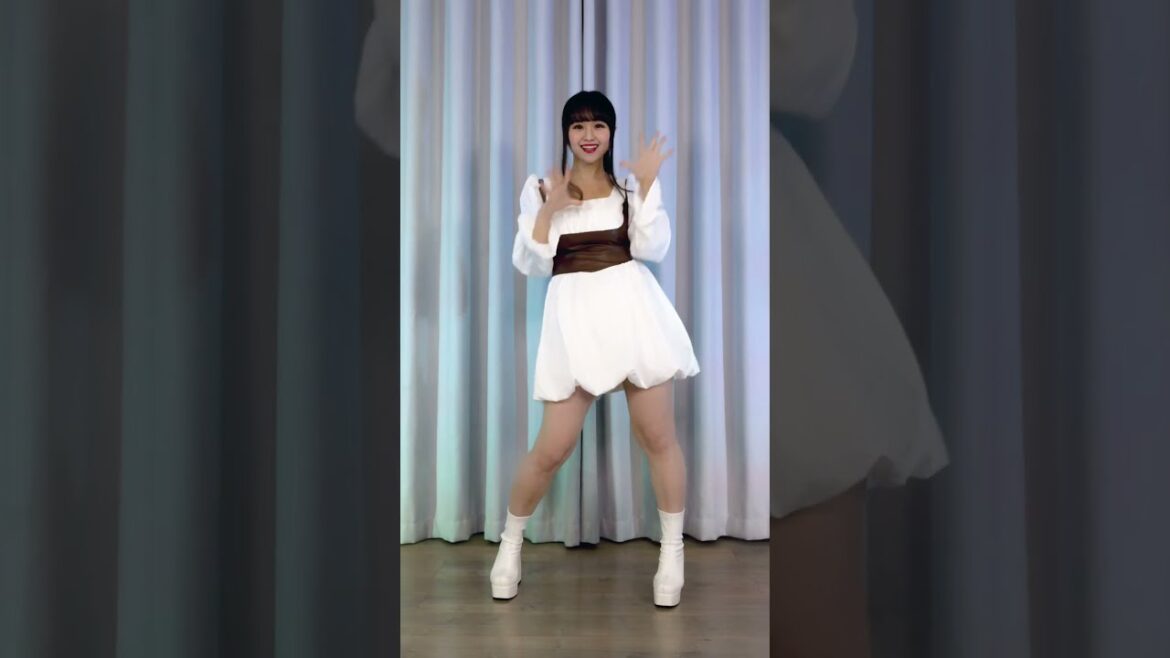2.5次元の誘惑ED 踊ってみた #Shorts [MONAMISA]