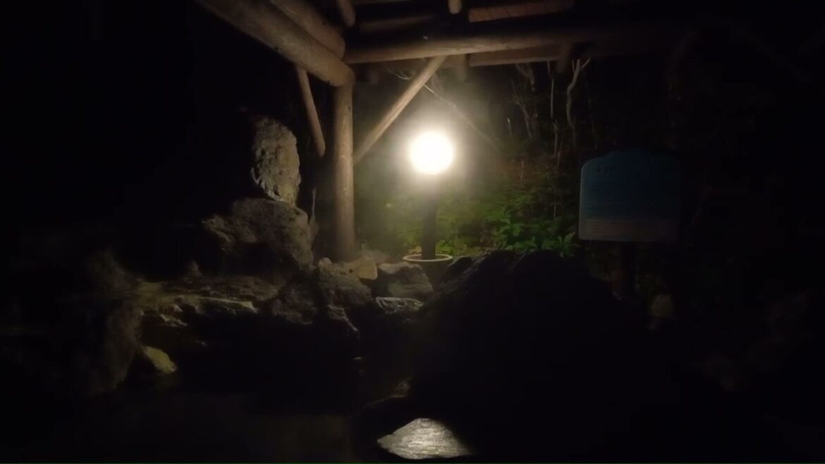 硫黄山の麓、強酸性の硫黄泉『川湯温泉・足湯』 温泉の流れる音&虫の音の自然音 ループ30分動画 2024年9月撮影 北海道弟子屈町川湯温泉