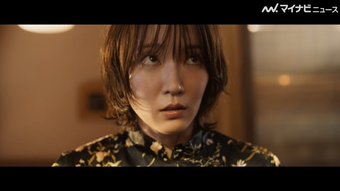 吉岡里帆、チャイナ服でオリエンタルな雰囲気に 水上恒司と人気ミステリー・ラブロマンスの実写化に挑戦 映画『九龍ジェネリックロマンス』特報公開