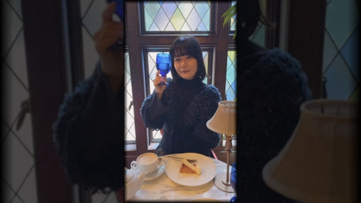 撮影の裏側をお届け🧹#吉澤嘉代子 #たそかれ #誰ソ彼ホテル #夢で会えたってしょうがないでショー