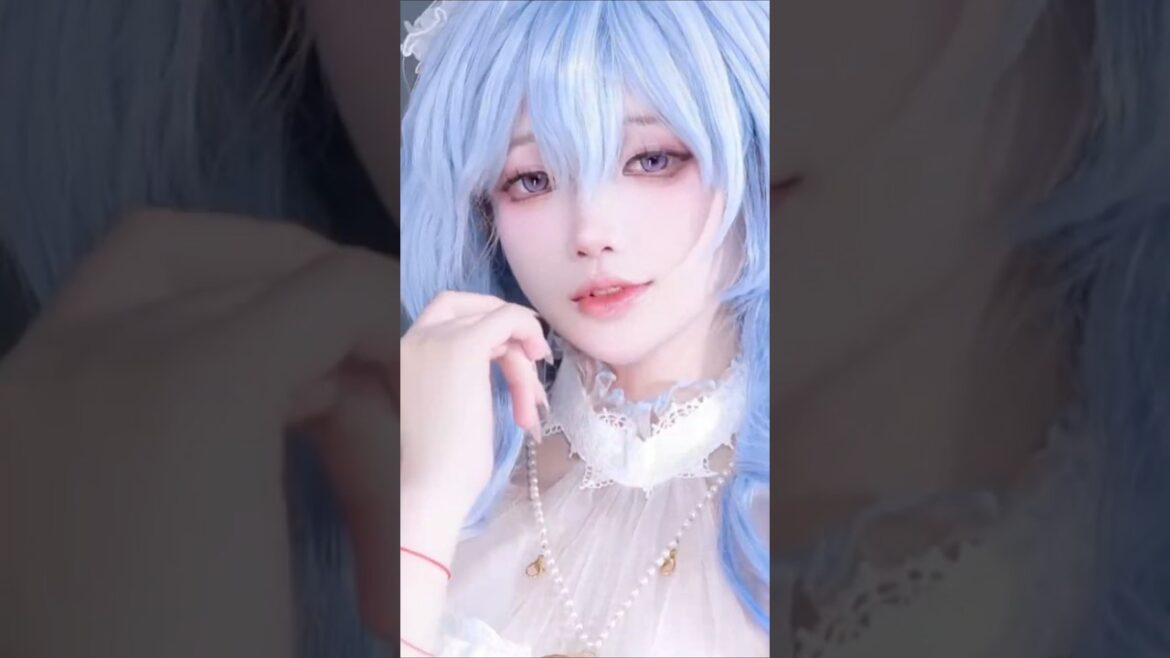 Watch Out! You won't want to stop watching this short! #cosplaygirl