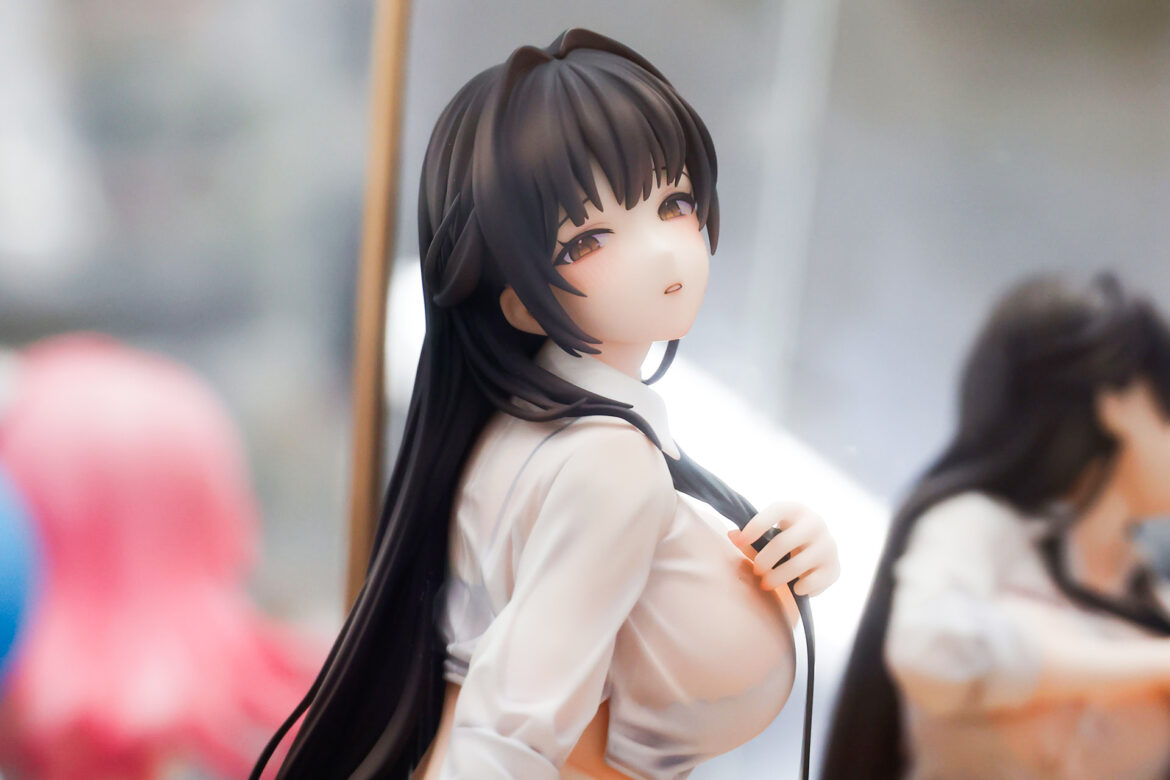 【特別企画】先生がけしからん姿に!?「勝利の女神：NIKKE マルチャーナ：スクールデイズ」【あみあみ展示撮り下ろし】 スクールデイズのコスチューム姿で立体化 - HOBBY Watch