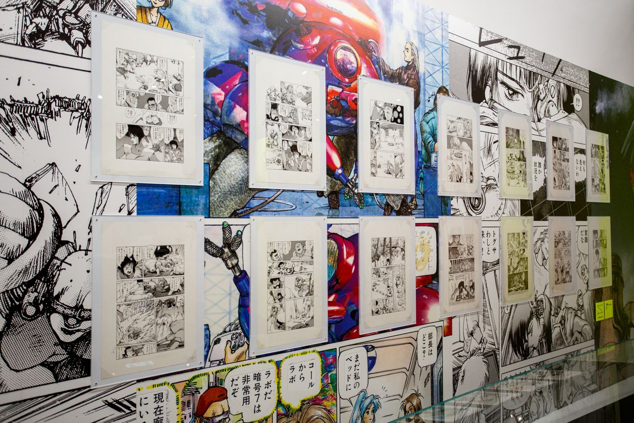 士郎正宗作品の原画が展示されている「士郎正宗の世界展」（主催者提供）