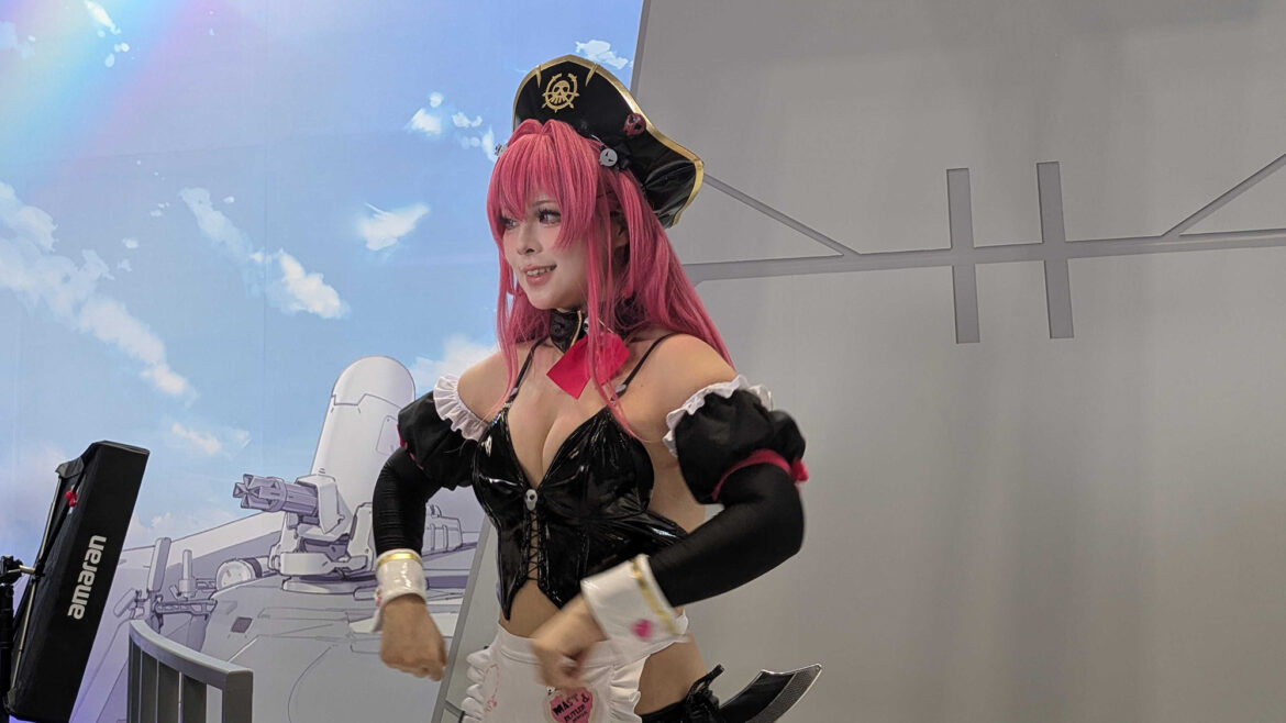 「勝利の女神:NIKKE」ブースにはアドマイアー号とコスプレショーが初登場【C106】 - GAME Watch