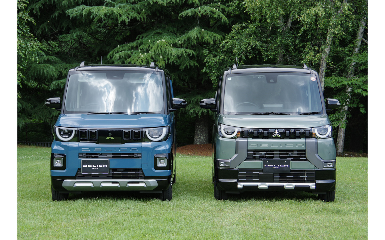 三菱 デリカミニ 新型（左）と従来型（右）のフロントマスク