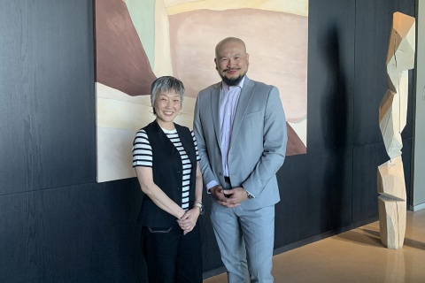 (右)レイ・チャン(左)松田あずさ