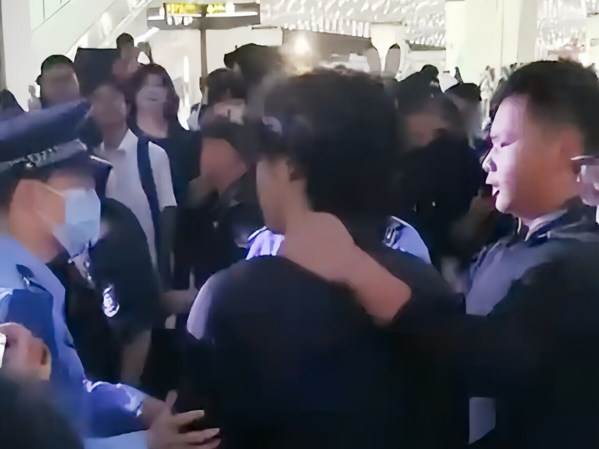 「中国侮辱アニメ」のコスプレ男性、取り囲まれて暴行受ける―中国メディア 「中国侮辱アニメ」のコスプレ男性、取り囲まれて暴行受ける―中国メディア