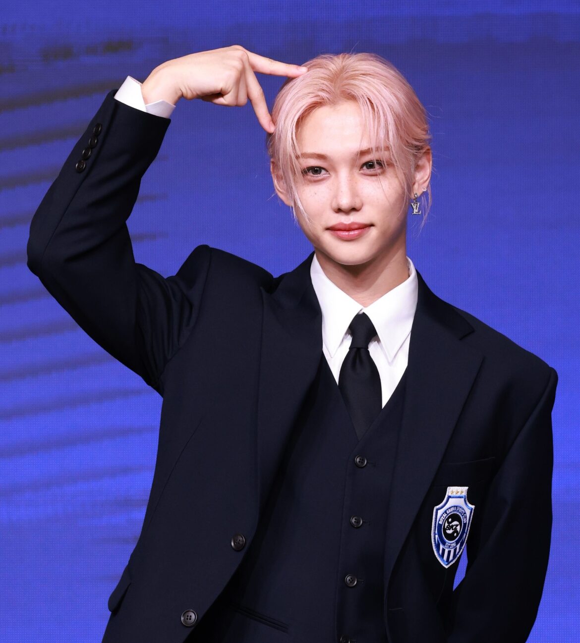 Stray Kids フィリックス、日本のアニメキャラクターを着こなしてプライベートジェットへ（25ans（ヴァンサンカン）） - Yahoo!ニュース