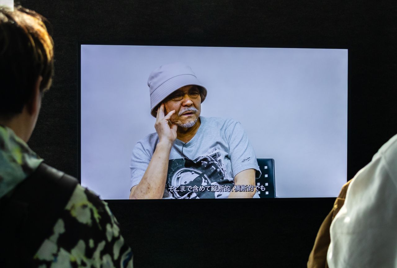 95年と04年の劇場アニメを手掛けた押井監督ら、制作者4人のインタビューを放映