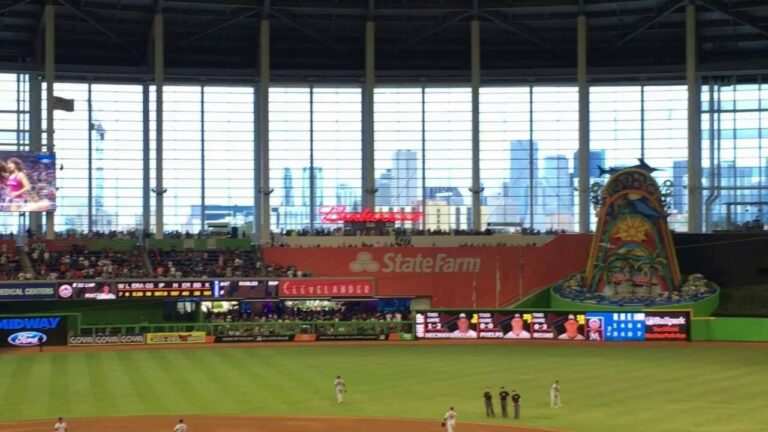 【MIA】Take Me Out to the Ball Game (@Marlins Park) [マーリンズ・パーク]