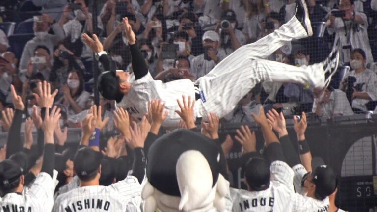 ロッテ井口資仁監督退任で胴上げ2022.10.2