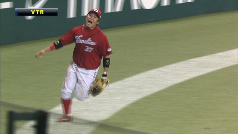 同点にはさせない!! 松山が執念の好捕 2013.05.22 L-C
