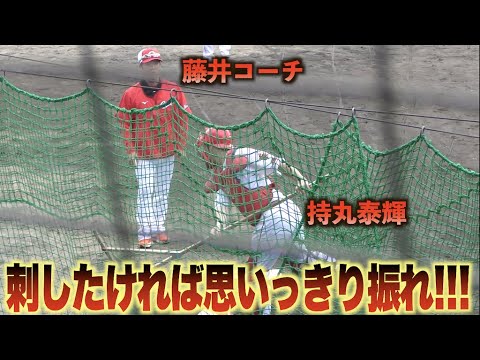 トンボを思いっきり…独特の手法で持丸泰輝の二塁送球を指導する藤井彰人コーチ！