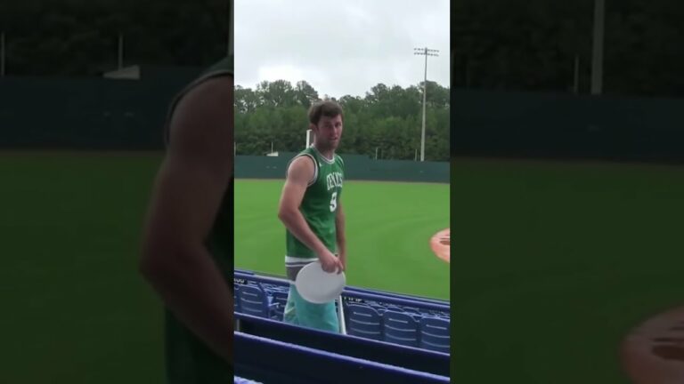 Insane Frisbee Trick Shot