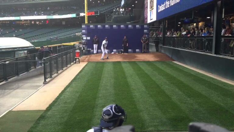 IWAKUMA 　seattle mariners　bullpen シアトルマリナーズ　岩隈久志　 ブルペン