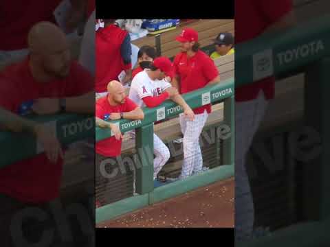 狙われる大谷さん 企むロレンゼンw やるかやられるかのダグアウト #shorts #大谷翔平 #shoheiohtani #エンゼルス #angels #現地映像 #mlb #ホームラン