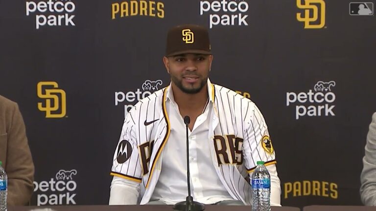 [MLB] パドレスと11年契約 ボガーツが入団会見でユニフォーム姿！マチャドと豪華な三遊間！