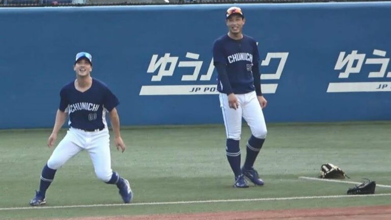 走塁練習をする加藤翔平と後藤駿太（2022年9月4日）