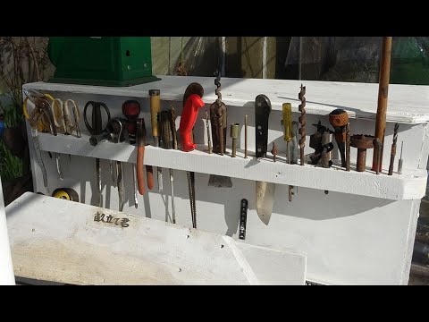 菜園だより221212道具収納・ナミハナアブ