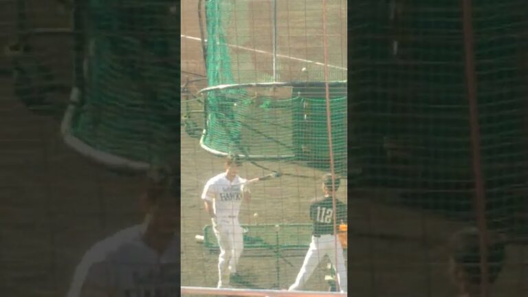 栗原陵矢選手、片手でのスタンドティーバッティング　～福岡SBホークス、2022宮崎秋季キャンプ～