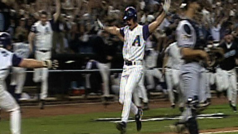 2001 WS ゲーム 7: ルイス ゴンザレスが D-backs にワールド シリーズ タイトルを与える