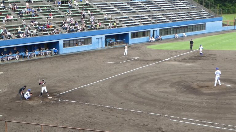国吉佑樹投手　154km/hの速球で見逃し三振　バッターは岡選手