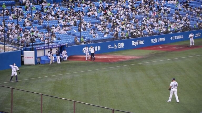 2022/9/2(金) キャッチボール(試合前) サイスニード(東京ヤクルトスワローズ)