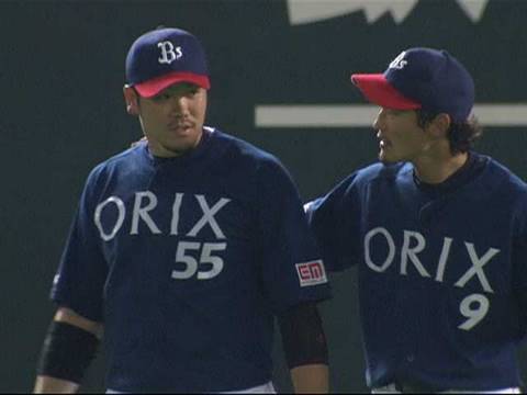オリックス・T-岡田が見せた、チームを救うジャンピングキャッチ