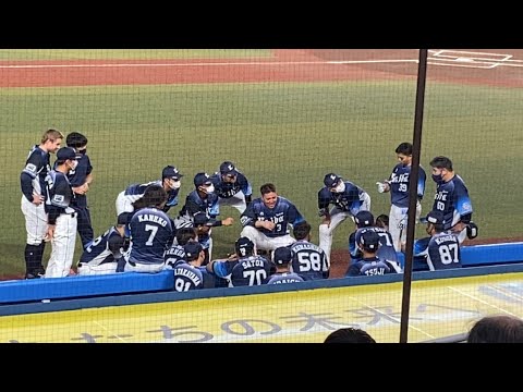 「みんなええか⁉︎」とは言ってなさそうな熊代聖人の円陣と、つい笑ってしまう滝澤夏央と、自信ありげに胸を叩く呉念庭【西武vsロッテ最終戦】2022/9/15