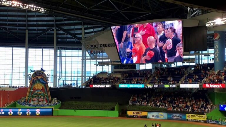【MIA】アメリカ国歌斉唱「National Anthem」(@Marlins Park) [マーリンズ・パーク]