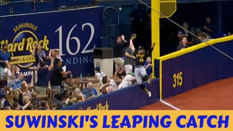MLB / Pirates Jack Suwinski's Leaping Catch at the wall     #shorts  #jacksuwinskicatch  #fyp