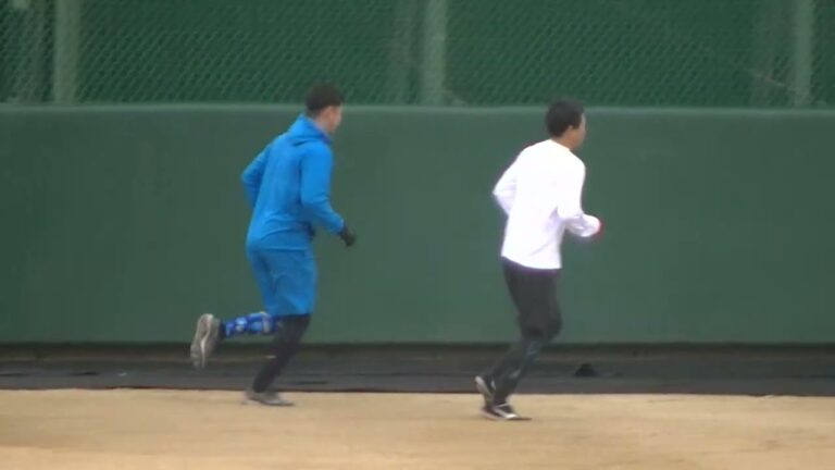 ジャイアンツ球場で自主トレ中の平内龍太と喜多隆介2023年1月14日